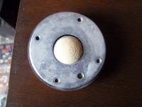 un  aimant decollé décentré